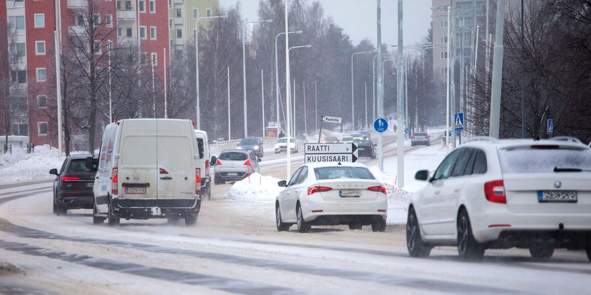 Kuva, yleiskuva Oulun liikenteestä.