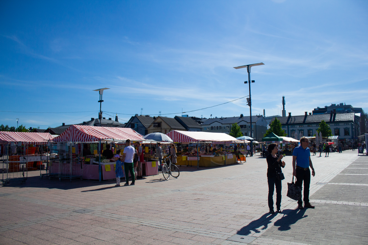 Oulun Kauppatoria kesällä.