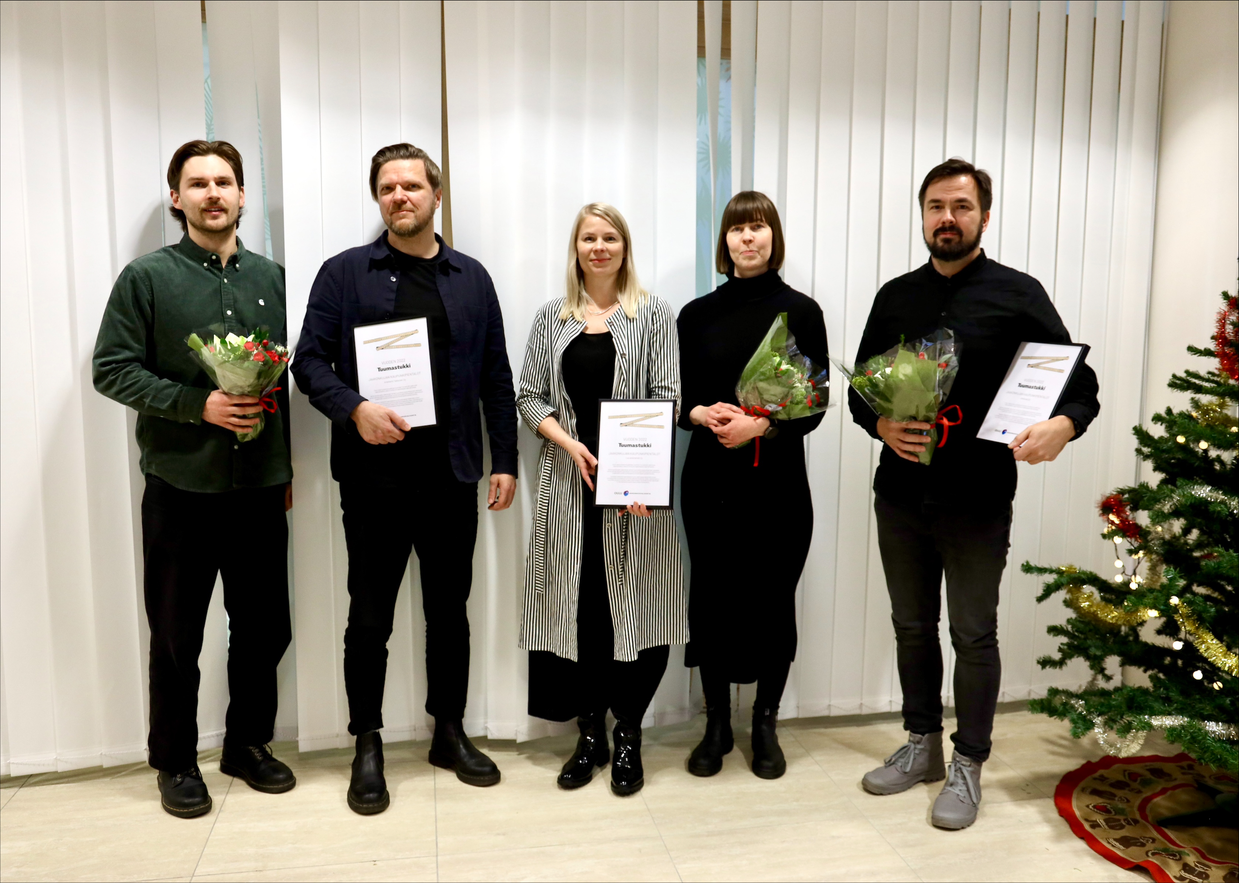 palkitut henkilöt kuvassa