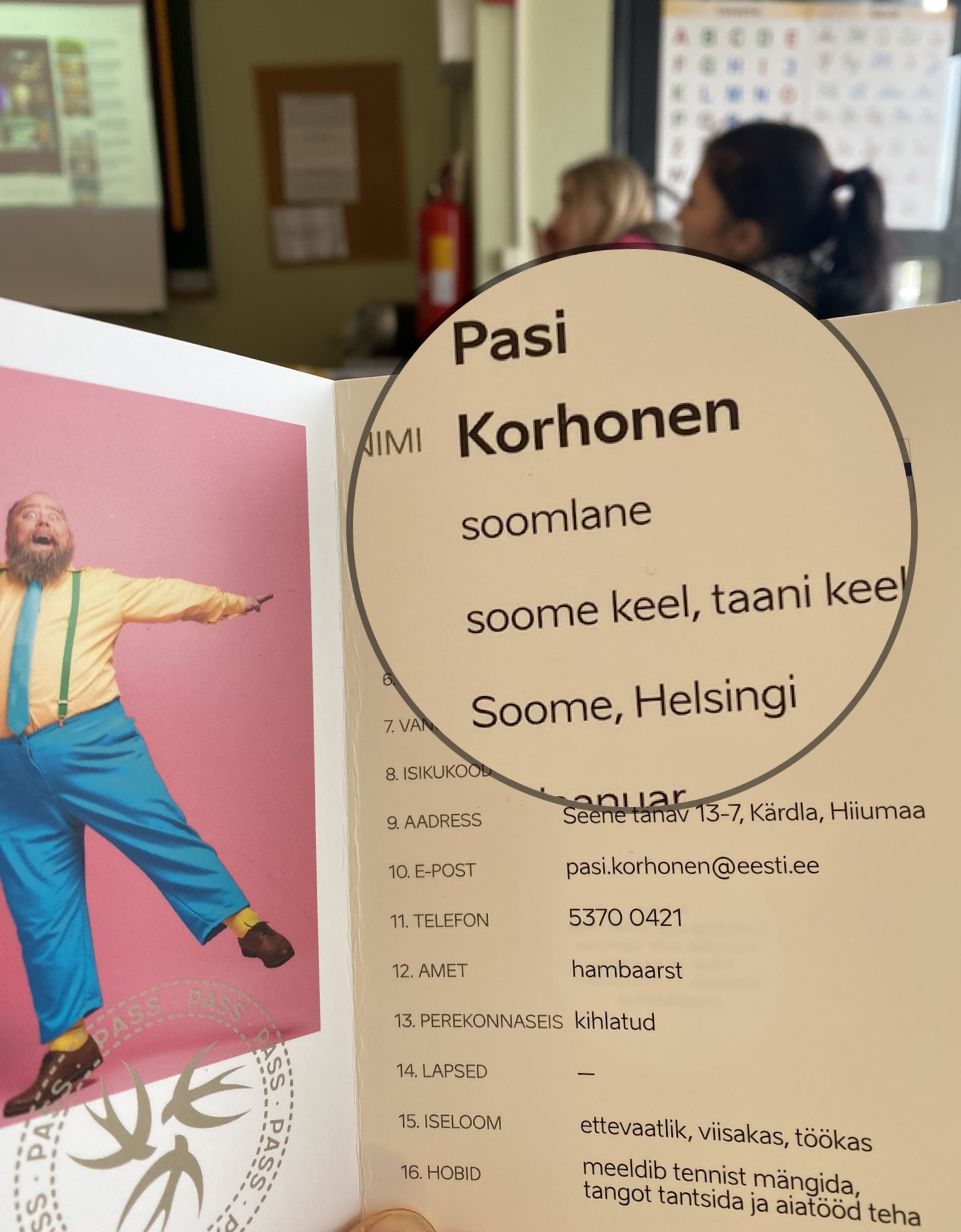 Kurssimateriaalia kuvattuna