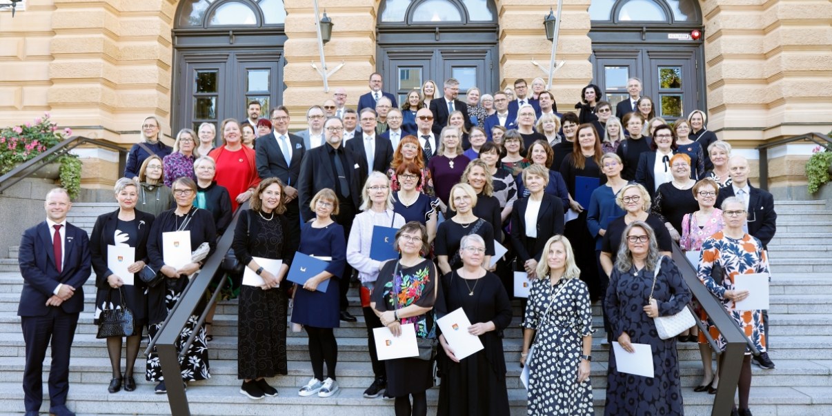Kaupungin työntekijöitä, jotka saivat huomionosoituksen pitkästä työurastaan syksyllä 2025