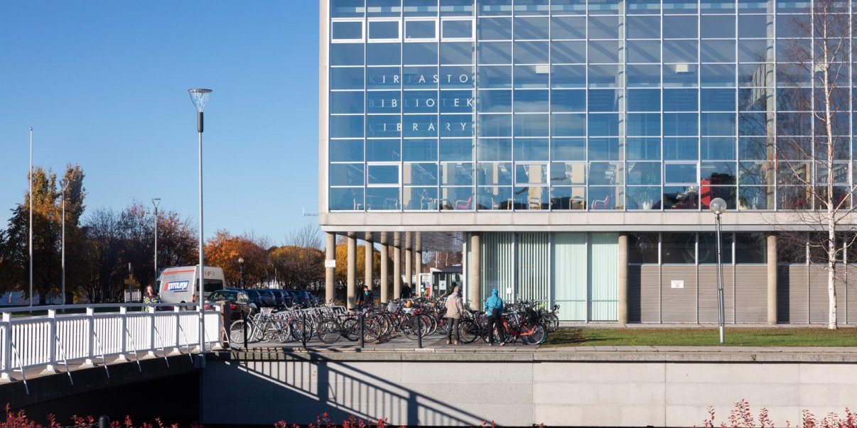 Keskustakirjasto Saaren julkisivu.