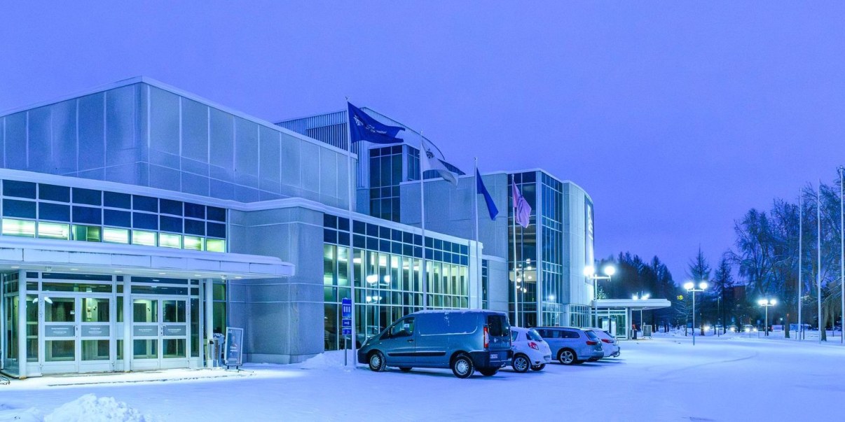 Oulun musiikkikeskus talvella 