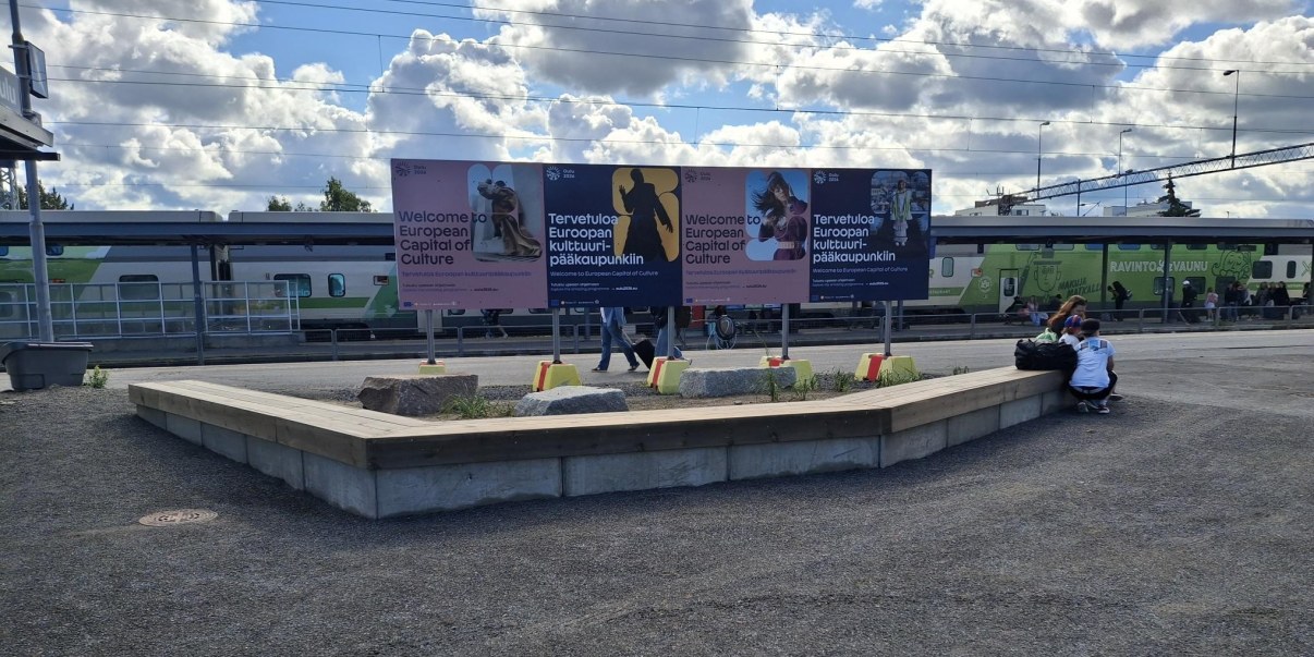 Oulun rautatieaseman vieressä sijaitseva pop-up-puisto