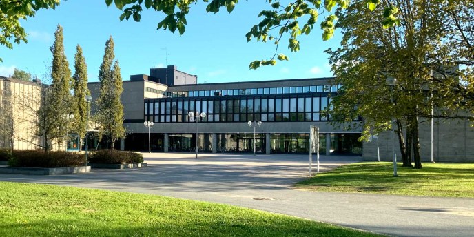 Koulurakennuksen kuva