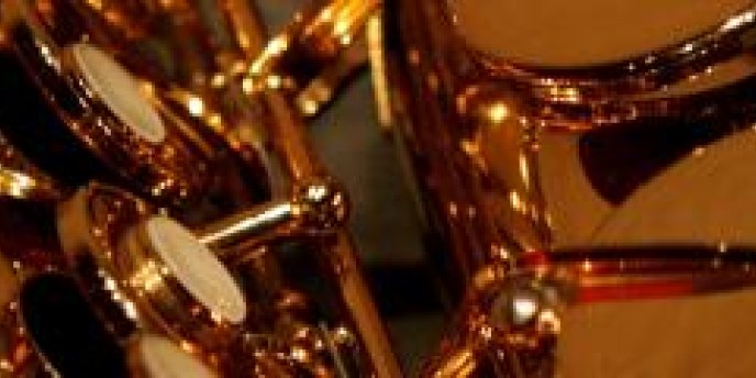 Lähikuva saksofonista