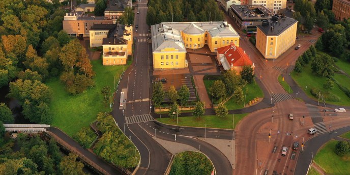 Oulun Lyseo ylhäältä Tuiran suunnasta päin