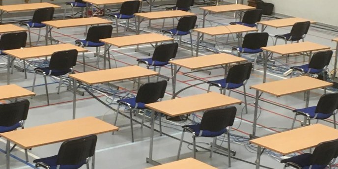 tyhjä ylioppilassali