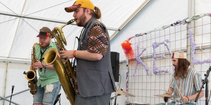 Oulusta lähtevä Taidebussi vie kulttuuri­seikkailulle eurooppa­tie E75:n päästä päähän