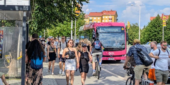 Nuoret kertovat: bussimatkat ovat pääosin turvallisia, mutta häirintään on puututtava