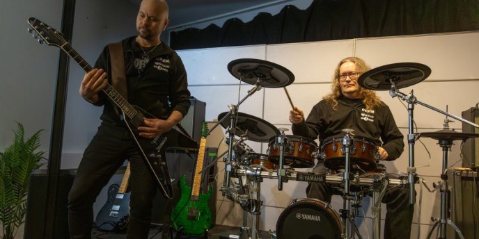 Soittamisen riemu siirtyy suku­polvelta toiselle – nuorille maksuton Rock Camp avaa ovensa lauantaina