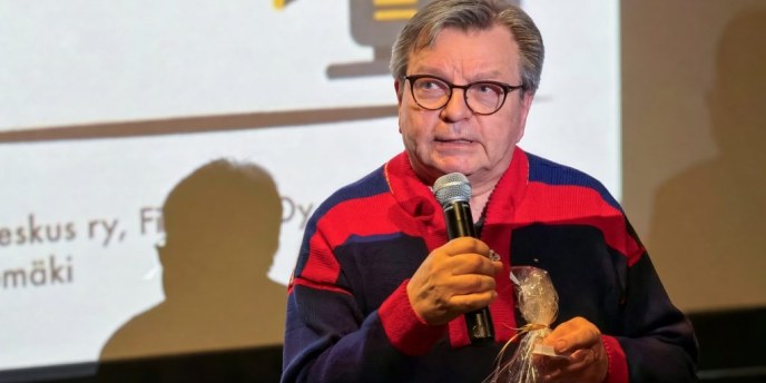 Kultainen kaulin -palkinto professori Veli-Pekka Lehtolalle