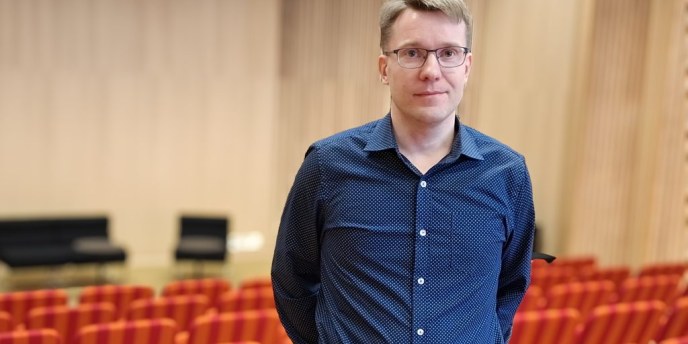 Tietoa ja tukea digi­maailman uhkiin – Faktabaari kertoo Oulussa väärän tiedon neljästä rintamasta