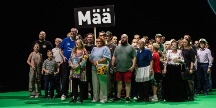 Sata oululaista astuu teatterin lavalle 100 % Oulu -esityksessä