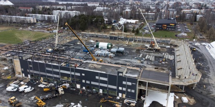 Jalkapallo­stadion nousee ripeästi Heinäpäähän – katsoja­paikkojen määrä saadaan palautettua noin 5000:een