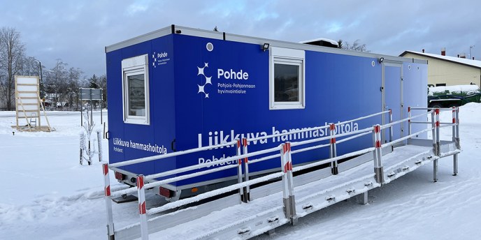 Yli-Iin koululaisten hampaita tarkastetaan liikkuvassa hammas­hoitolassa