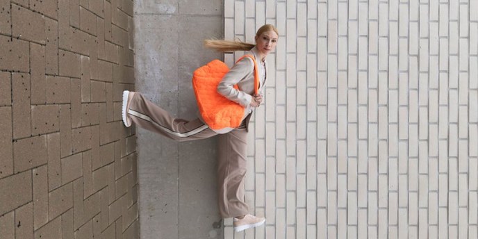 Oulun teatterin kevään ensi-illoissa rinnakkain ajankuvaa nuorten maailmasta ja keski-ikäisyydestä