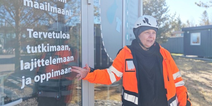 Kiertokaari kerää tekstiiliä uudella tavalla – keräyskontin käyttöä opastetaan kaupunkilaisille