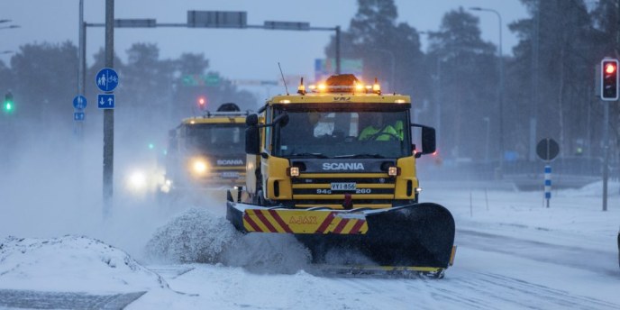 Kaupunki auraa jälleen yli 75-vuotiaiden oma­koti­asujien aurausvallit