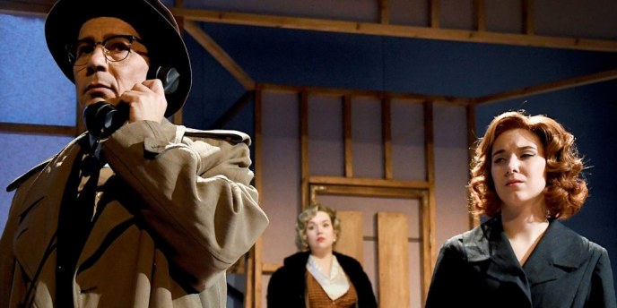 Hitchcockin klassikkoelokuva Täydellinen rikos Suomen kantaesityksenä Oulun Työväen Näyttämöllä