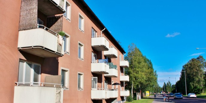 Oulussakin kerrostaloja joissa riskirakenteita parvekkeilla – Oulun rakennusvalvonta odottaa yhteydenottoja
