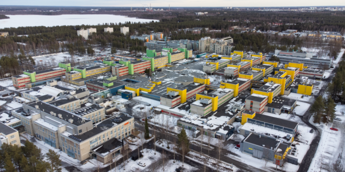 Oamk haastaa juhla­vuotensa kunniaksi vastuullisuus­tekoihin