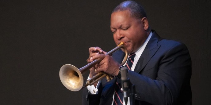 Trumpetisti­legenda Wynton Marsalis tuo 15-henkisen orkesterin Ouluun: ”Vahva ehdokas maailman merkittävimmäksi eläväksi jazz­muusikoksi”