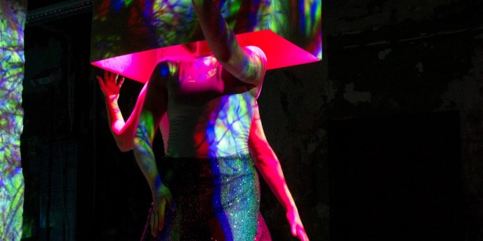 Bang Bang Riviera! kutsuu yleisön intiimiin taidekokemukseen kesäkuussa Oulussa