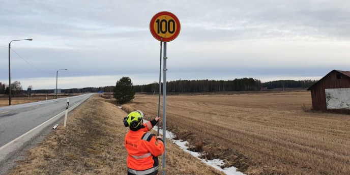 Maanteillä siirrytään talvi­ajan nopeus­rajoituksiin