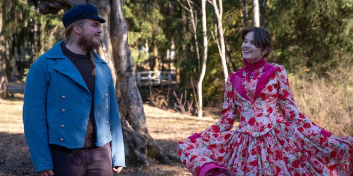 Teatteri Neliapila kanta­esittää Toripolliisin aikaan -laulu­näytelmän Hupisaarilla kesällä