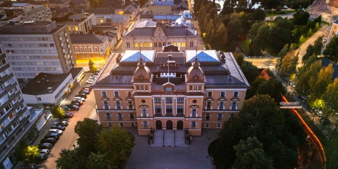 Prinssi Edward, Edinburghin herttua, saapuu vierailulle Ouluun