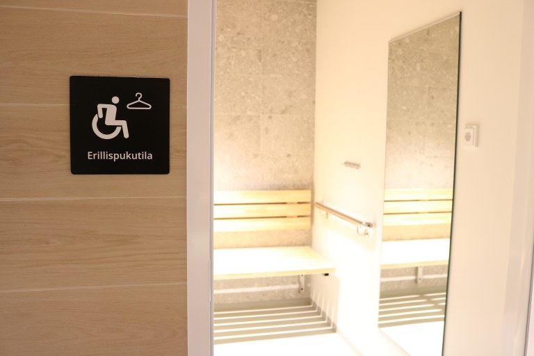 Linnanmaan uimahallin erillispukutila