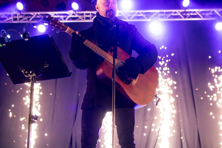 Lauri Tuohimaa tulkitsi juhlassa Finlandia-hymnin