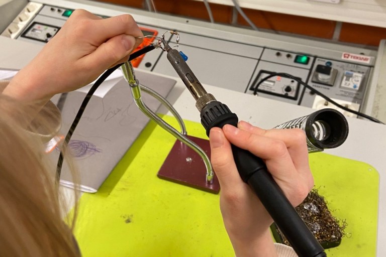 STEAM tinatyöskentelyä