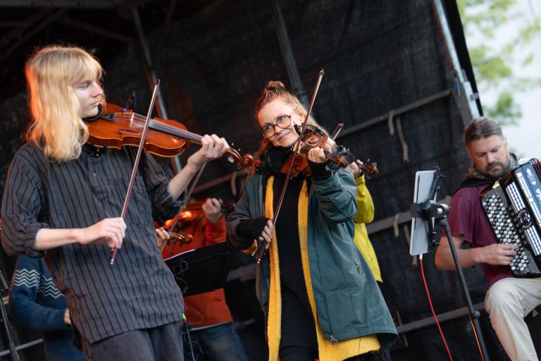 Musical performance at Welcome to Oulu festival in Mannerheim Park