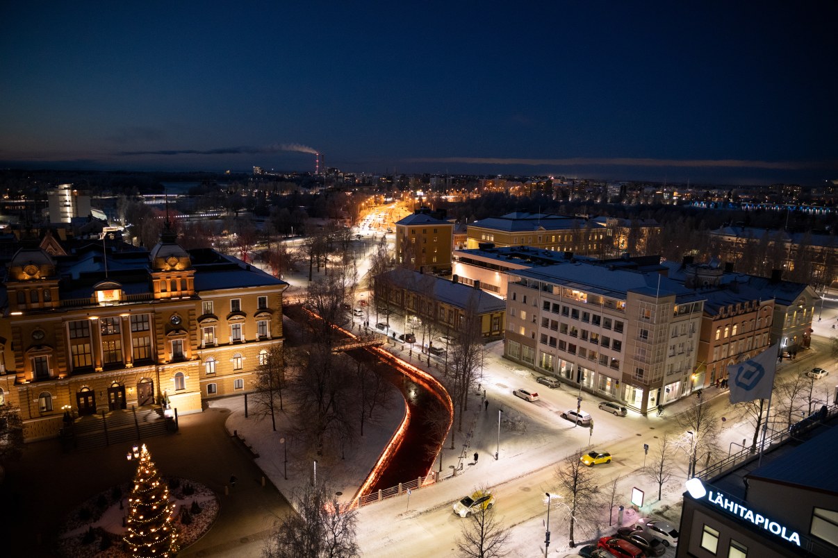 Aerial photo of the city of Oulu on a winter evening