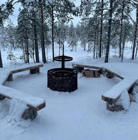 Nuotiopaikka Hiukkavaarassa