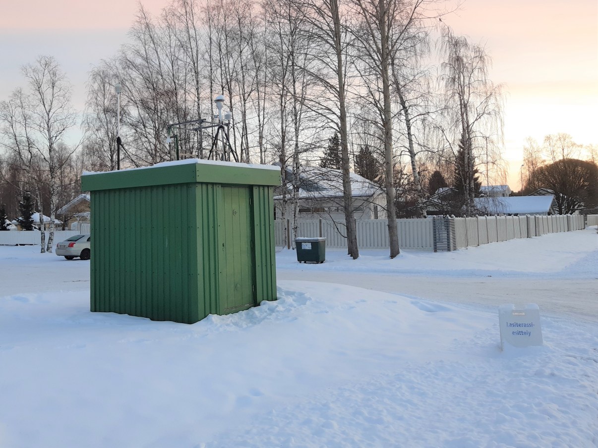 Pyykösjärvi measuring station is located in Lahnatie small-house area.