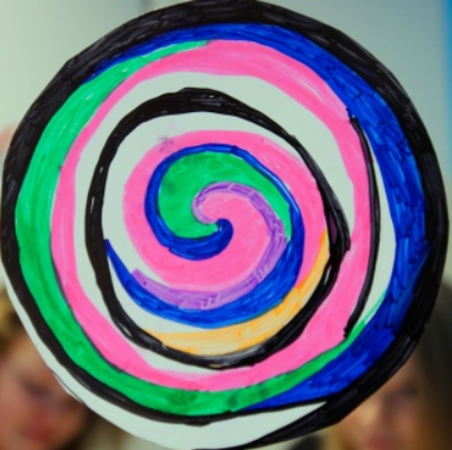kuvassa monivärinen spiraali