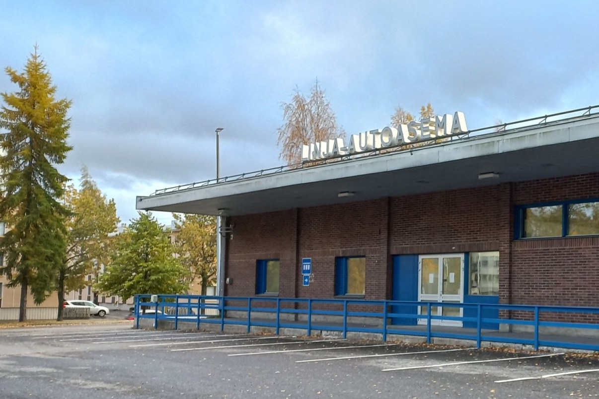 Tlapäinen linja-autoasema toimii entisessä Matkahuollon rakennuksessa.