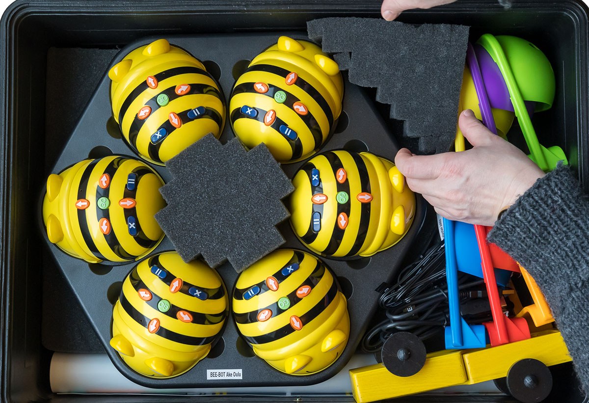 Kuva kirjaston laitesalkusta.