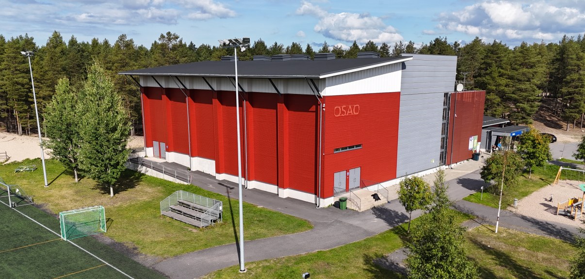 Yleiskuva ulkoa liikuntahallista