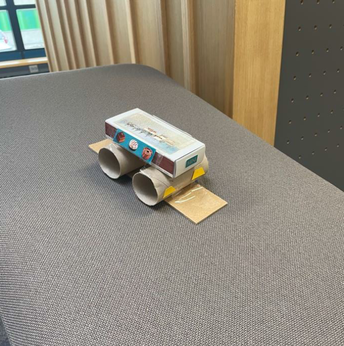 Kuva oppilaiden askartelemasta kiiturista