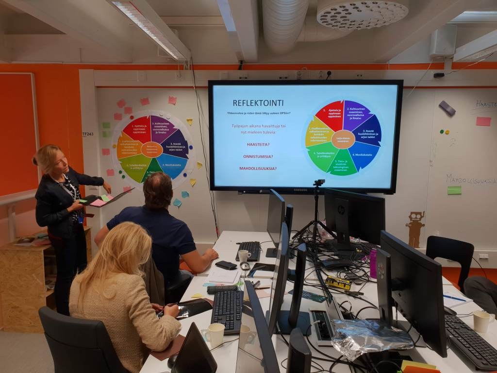 Kuva ensimmäisestä rehtorien työpajasta 11.9.2018 Oulun Yliopiston Fab Lab