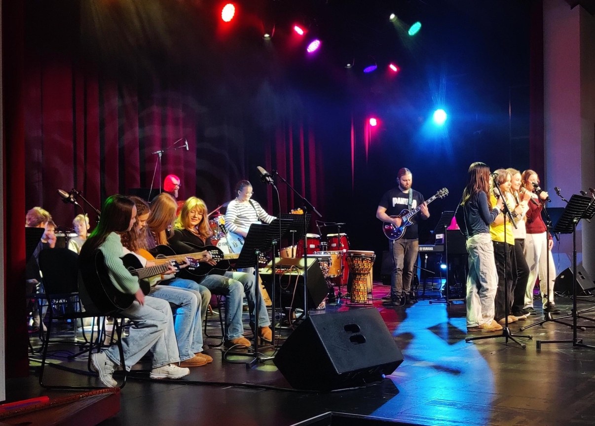 7.A esiintymässä Pohjiksen bändipäivässä 3.2.2026