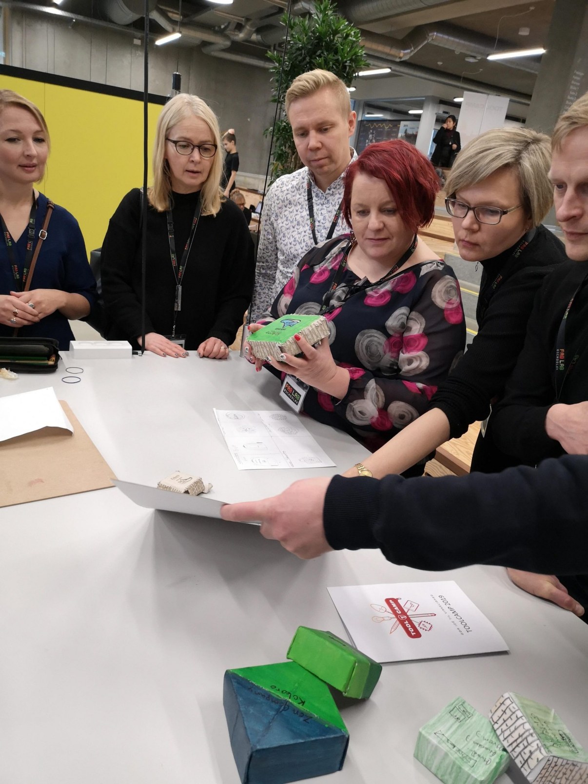 Oululaiset opettajat pääsivät tutustumaan ToolCampiin Tanskassa tekemällä.