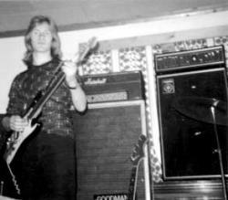 Valokuva: Remulus-yhtyeen kitaristi Ykä Kiiskinen.