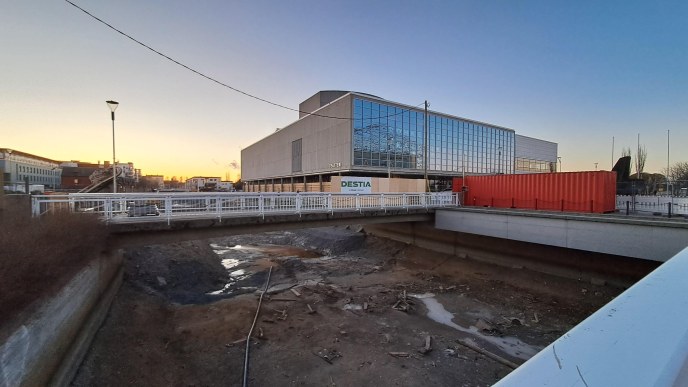 Työmaata teatterille päin joulukuussa 2024.