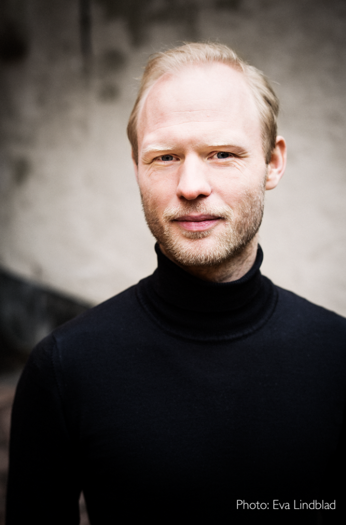 Photo portrait of Oskar Henrikson, licensed psychologist, CEO and founder of Psykologifabriken. Photo by Eva Lindblad