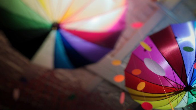 Värikkäät sateenvarjot